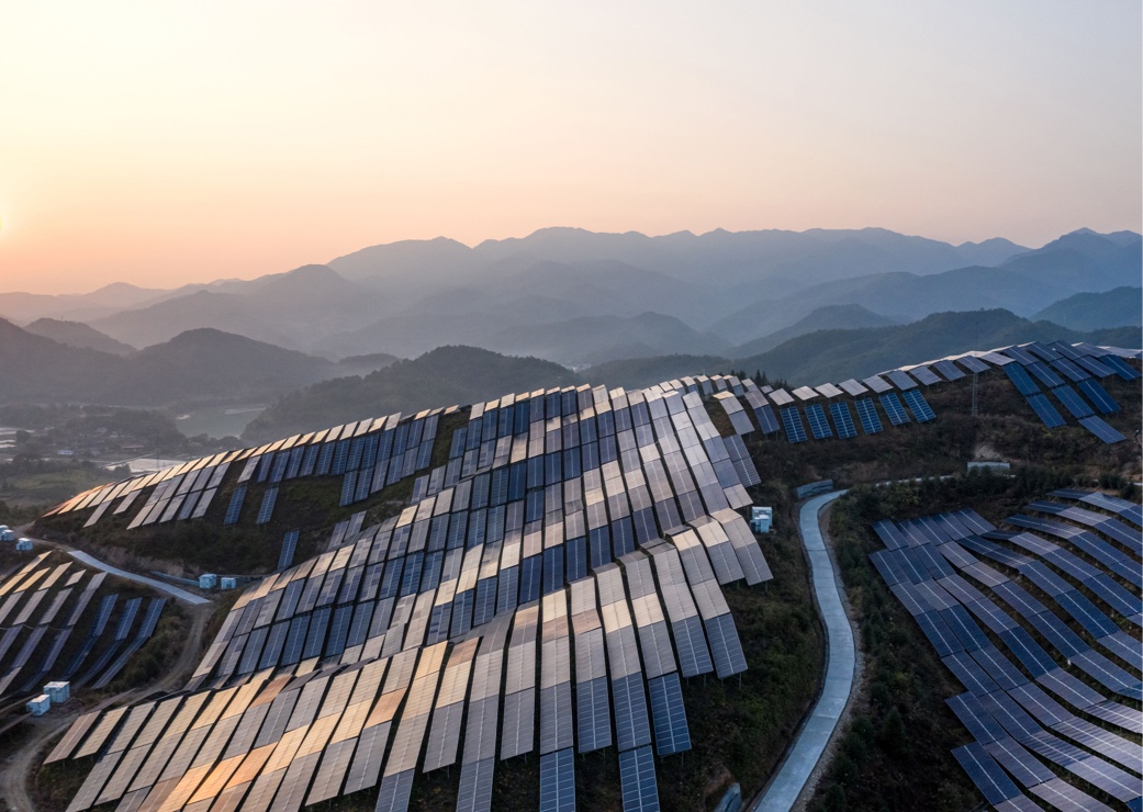 champs de panneaux solaires