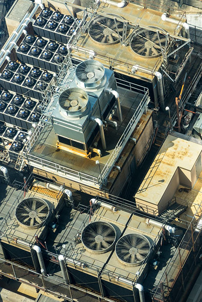 Vue en plongée d'une usine